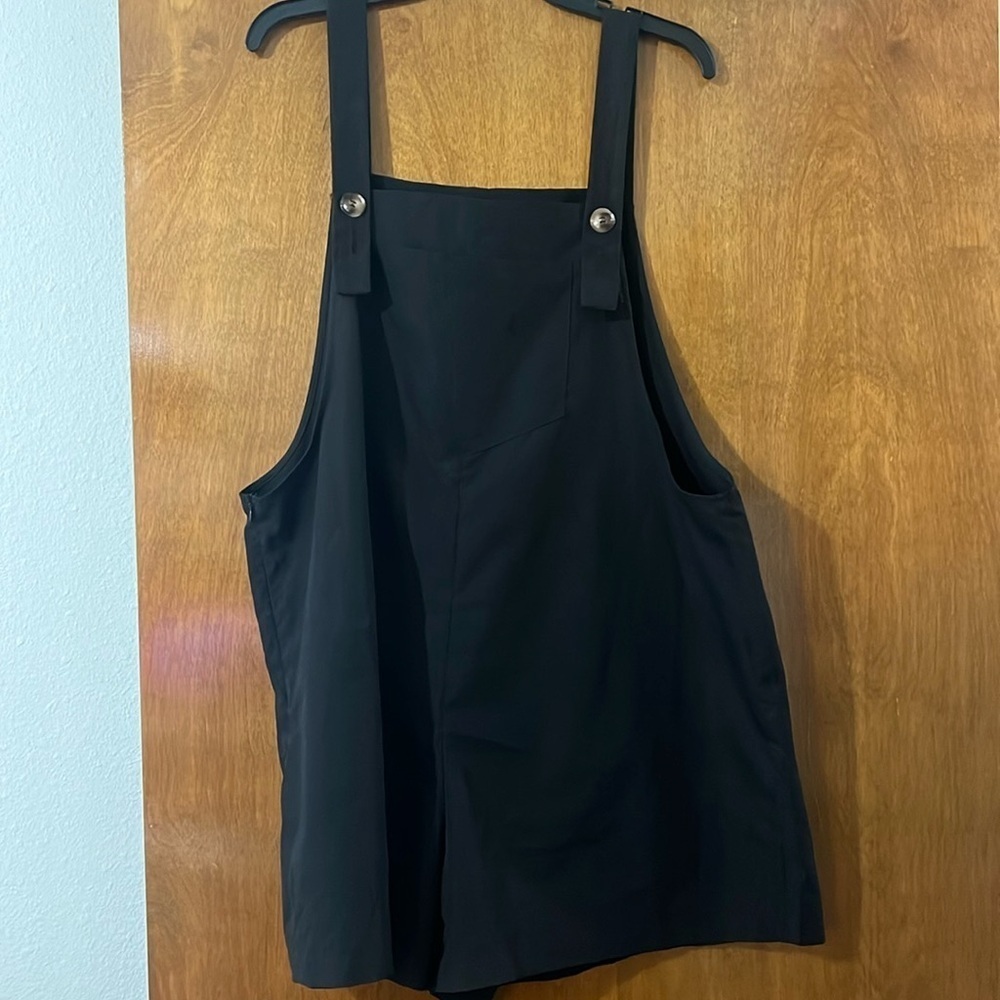 SHEIN Essnce Plus Solid Overall Romper